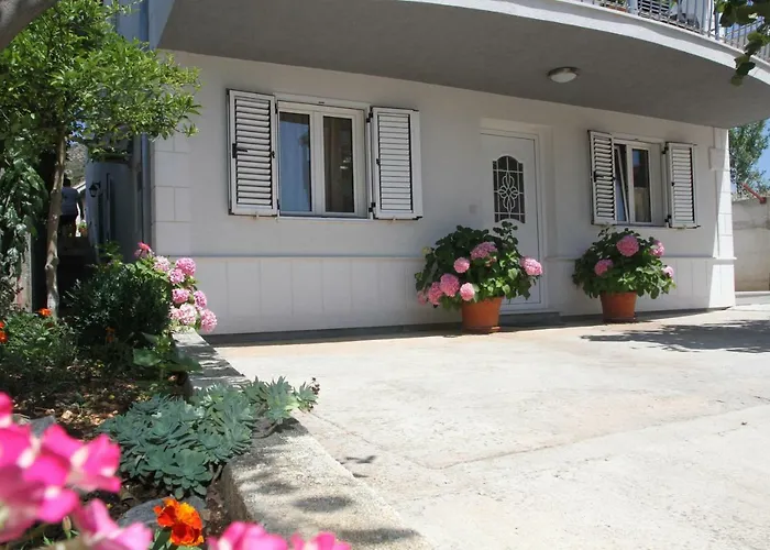 شقة Karic تروغير